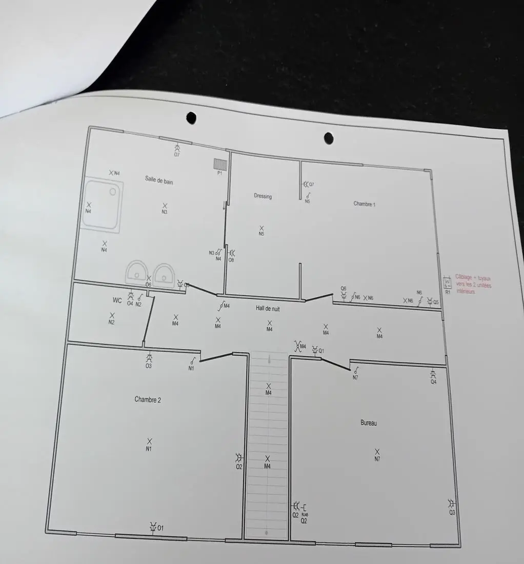 Electrical layout plan of a floor with sockets, light points and switches